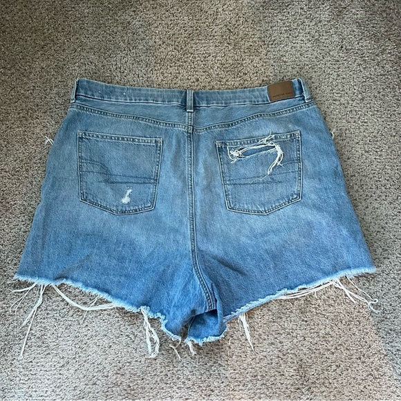 American Eagle Distressed Curvy Mom Shorts - Picture 2 of 5